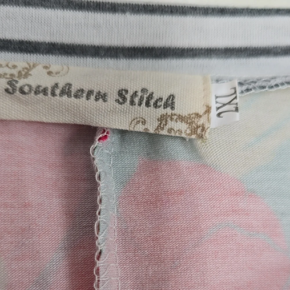 Southern Stitch Floral Top - Picture 3 of 3